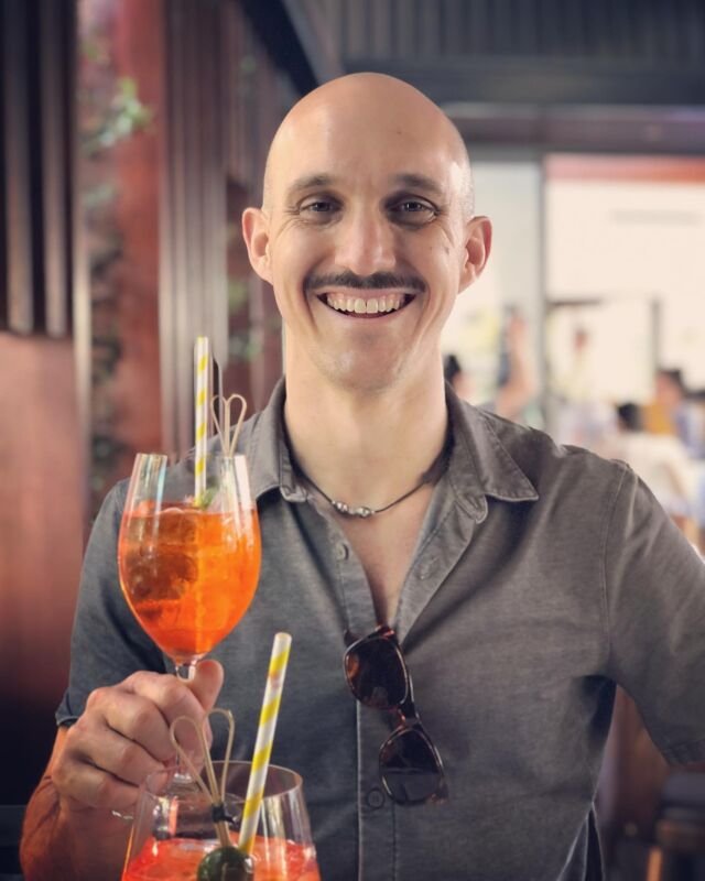 Here’s to being a yoga teacher.
✨ 
Here’s to sharing happiness.
✨ 
Here’s to make the best of every situation and enjoy every moment!
✨ 
And here’s to #aperol on a Saturday (or any other day really 😆)

Tchin cheers friends! 

Much love to you on this beautiful day ☀️ 
Chris